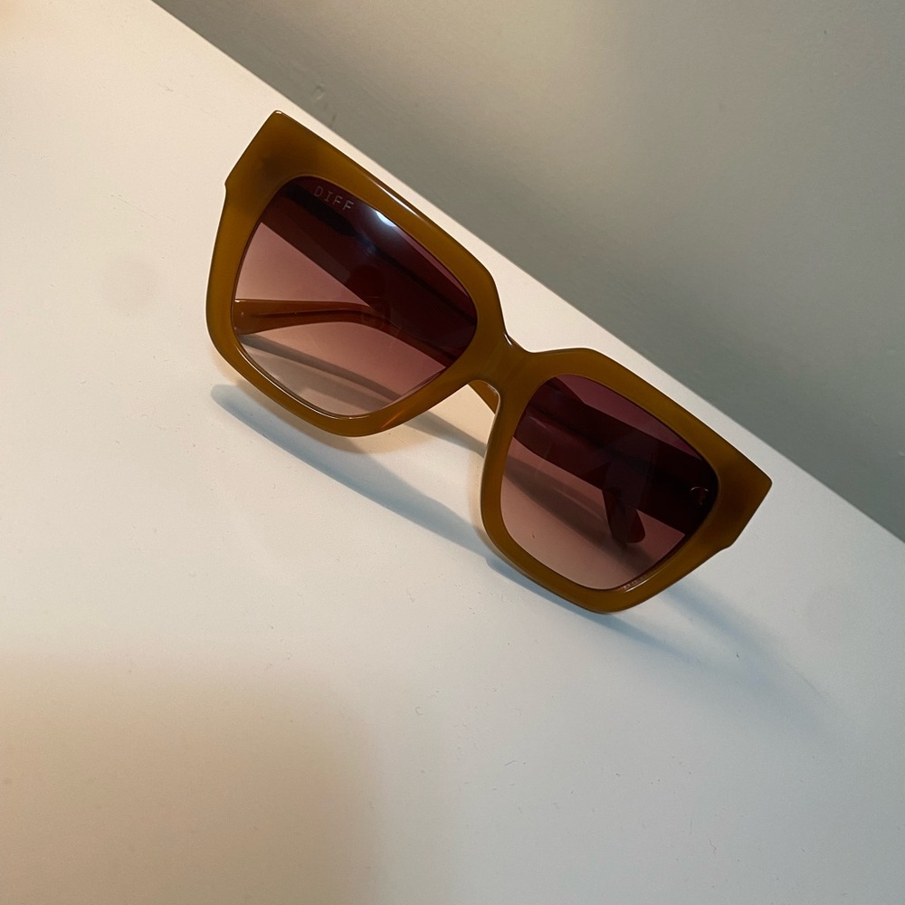 DIFF Brown Sunglasses